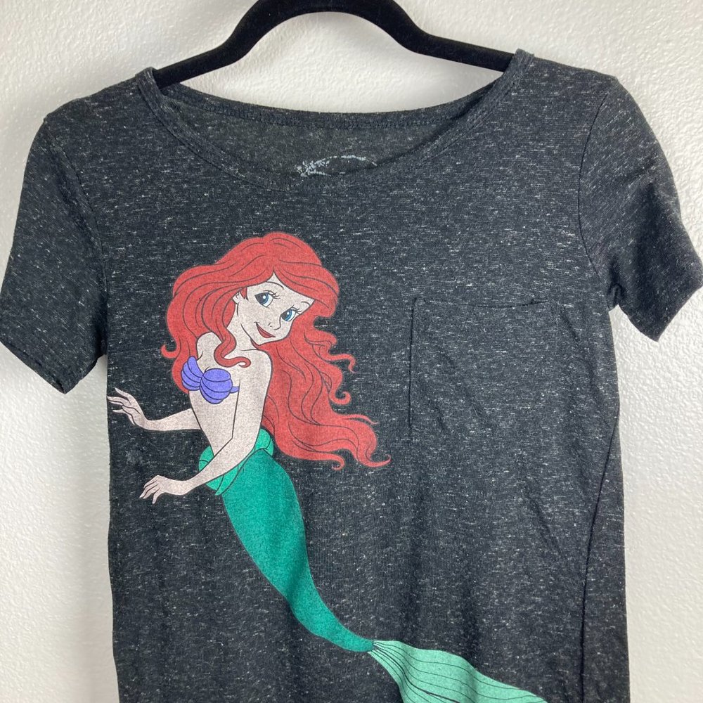 3/$20 Disney The Little Mermaid Short Sleeve Tee L - Picture 2 of 3